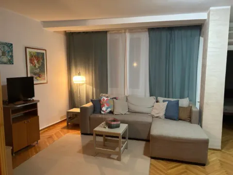 Rent, three bedroom apartment, 67m², Kalenić Pijaca, Vračar Sve Podlokacije