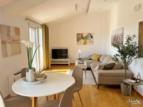 Prodaja, trosoban stan, 99m², Tivat, Crna Gora - image 1