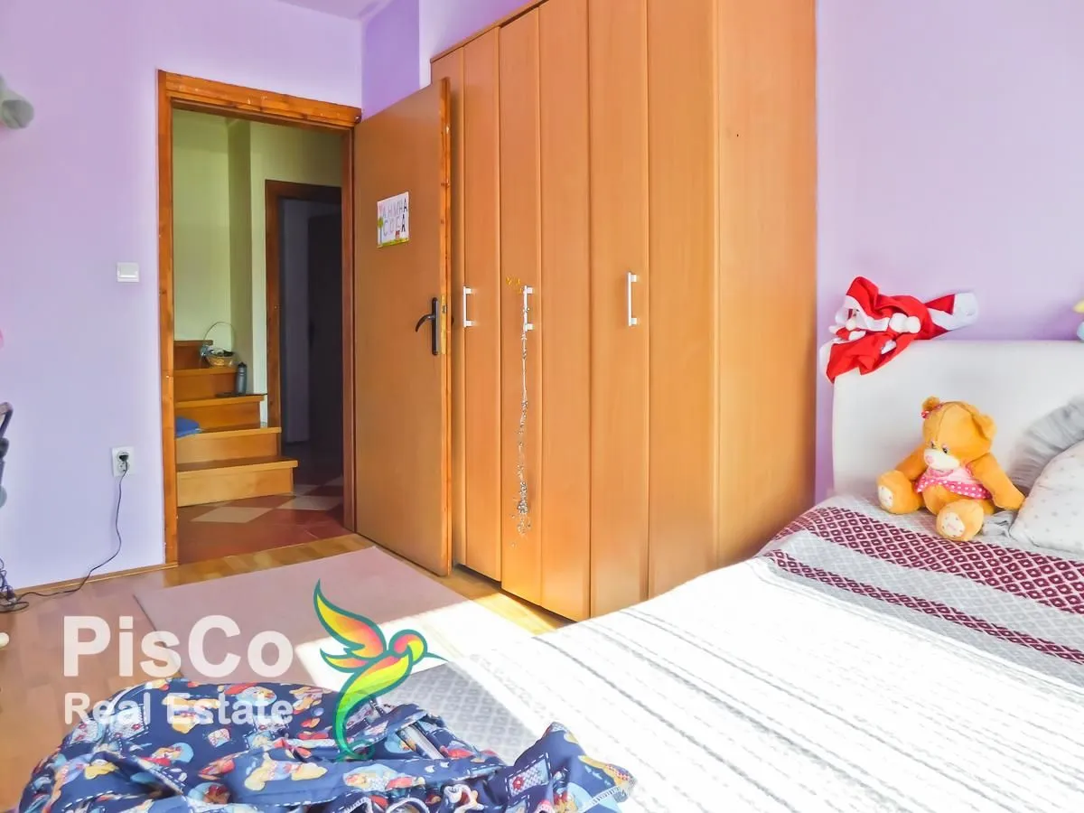 Prodaja, kuća, 290m², Tološi, Podgorica