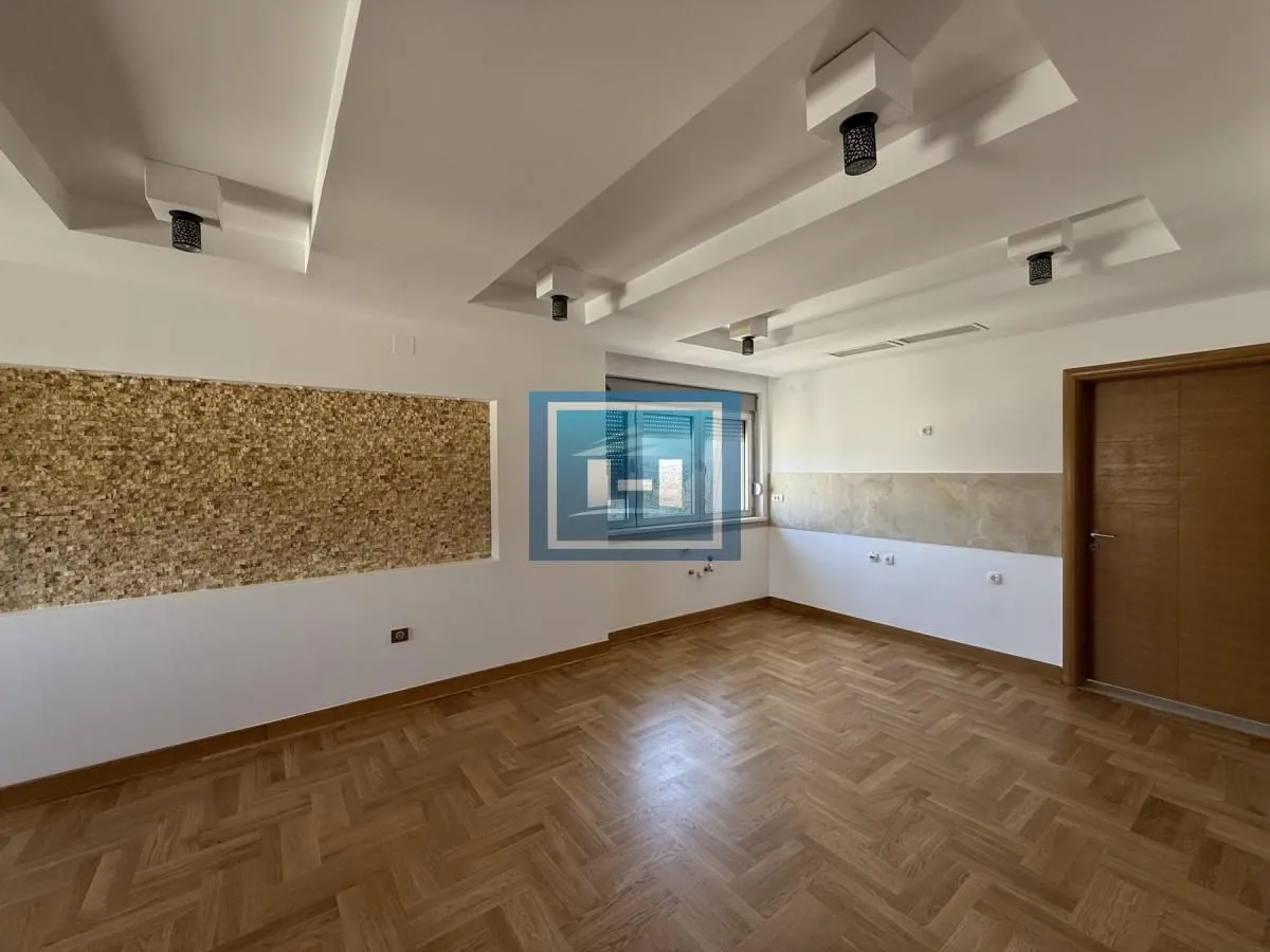 Prodaja, dvosoban stan, 77m², Vašarište, Jagodina
