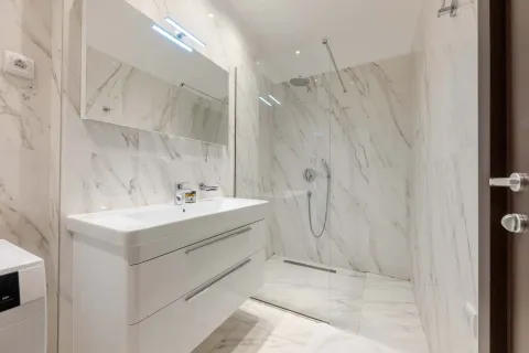 Sale, one bedroom apartment, 51m², Bečići, Budva - image 12