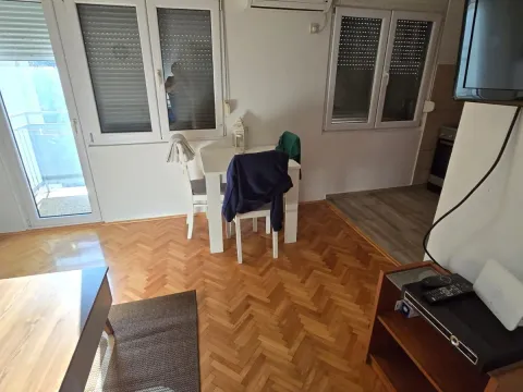 Rent, apartment, 56m², Kotor, Crna Gora - image 4