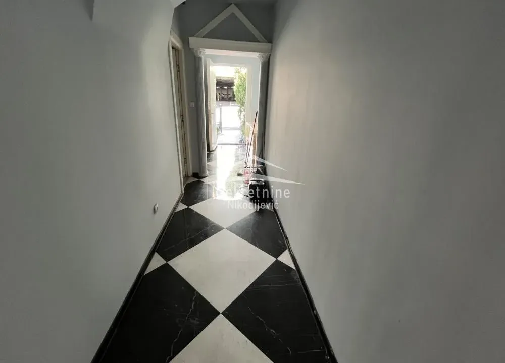 Izdavanje, poslovni prostor, 310m², Savski Venac, Beograd