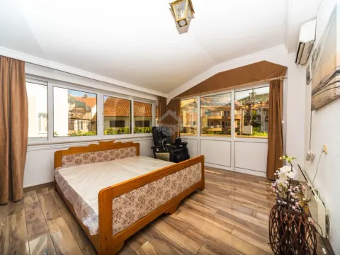 Izdavanje, četvorosoban stan, 150m², Tivat, Crna Gora - image 8