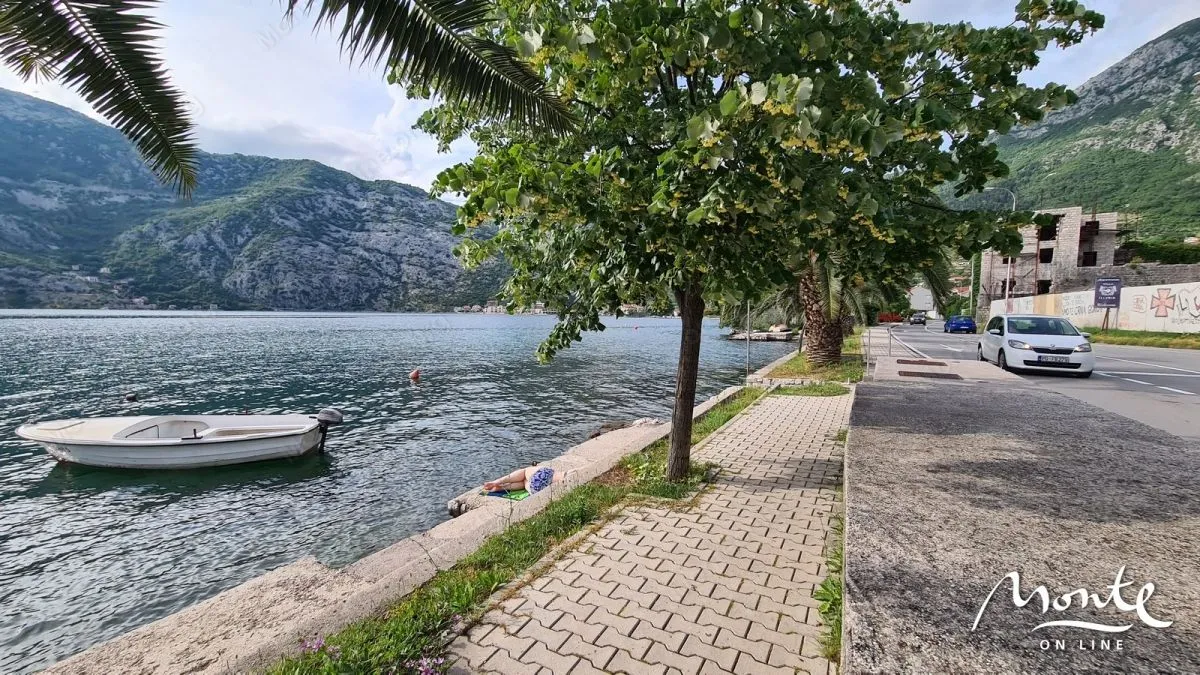Prodaja, plac, 1800m², Risan, Kotor