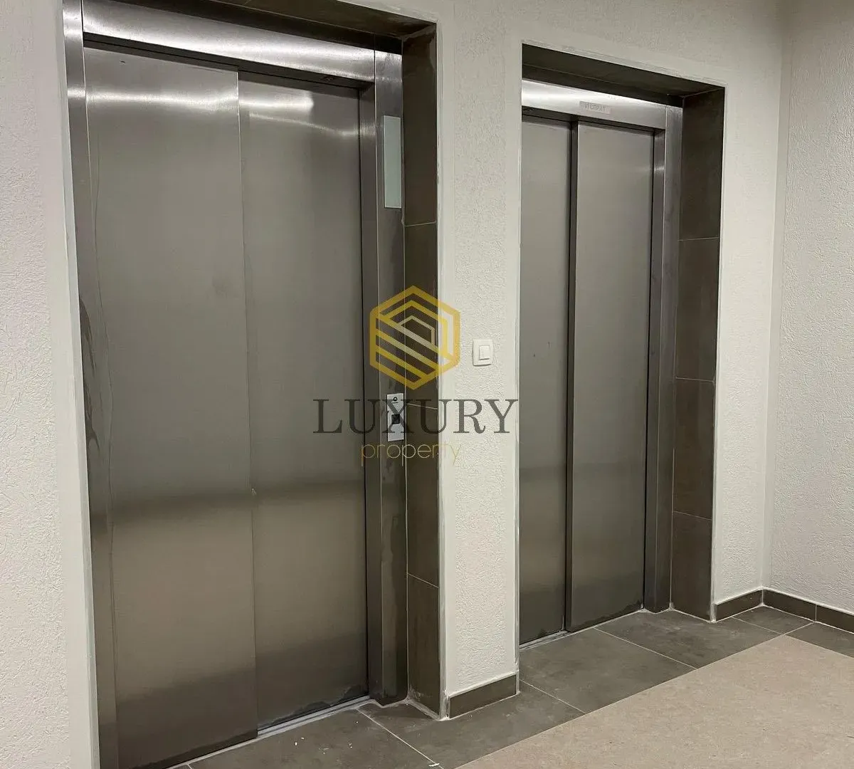 Izdavanje, jednosoban stan, 40m², Central Point, Podgorica