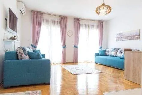 Rent, studio apartment, 40m², Bečići, Budva