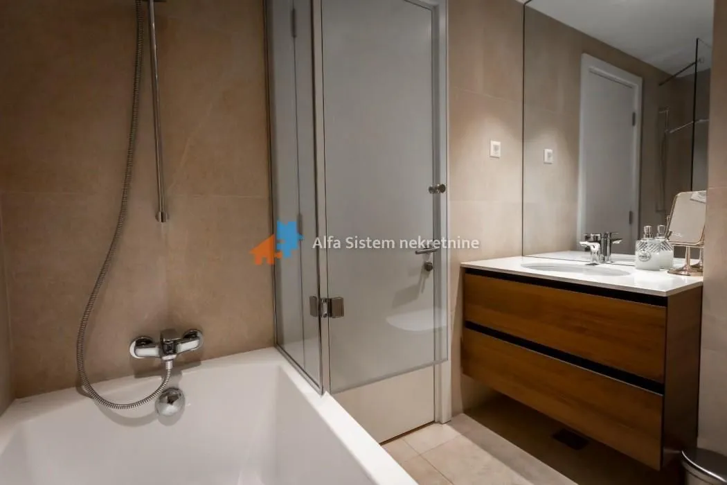 Rent, three bedroom apartment, 120m², Savski Venac, Beograd