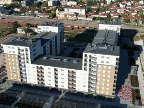 Prodaja, trosoban stan, 106m², Stari Aerodrom, Podgorica - image 1
