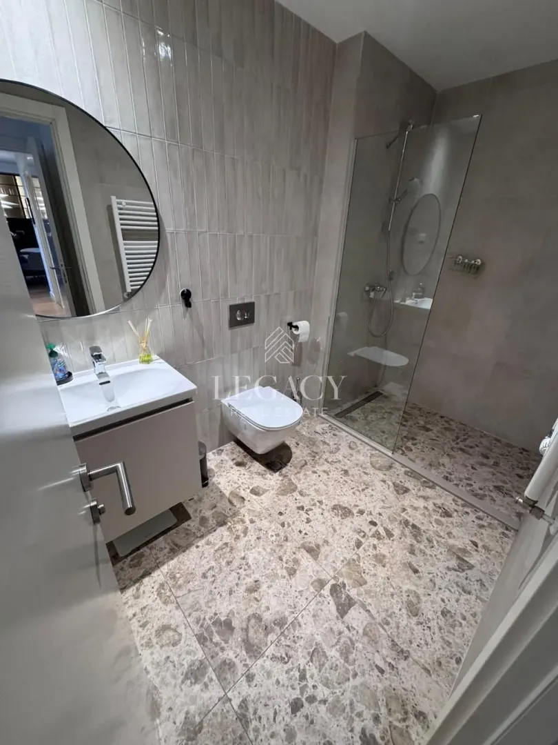 Izdavanje, trosoban stan, 79m², Savski Venac, Beograd