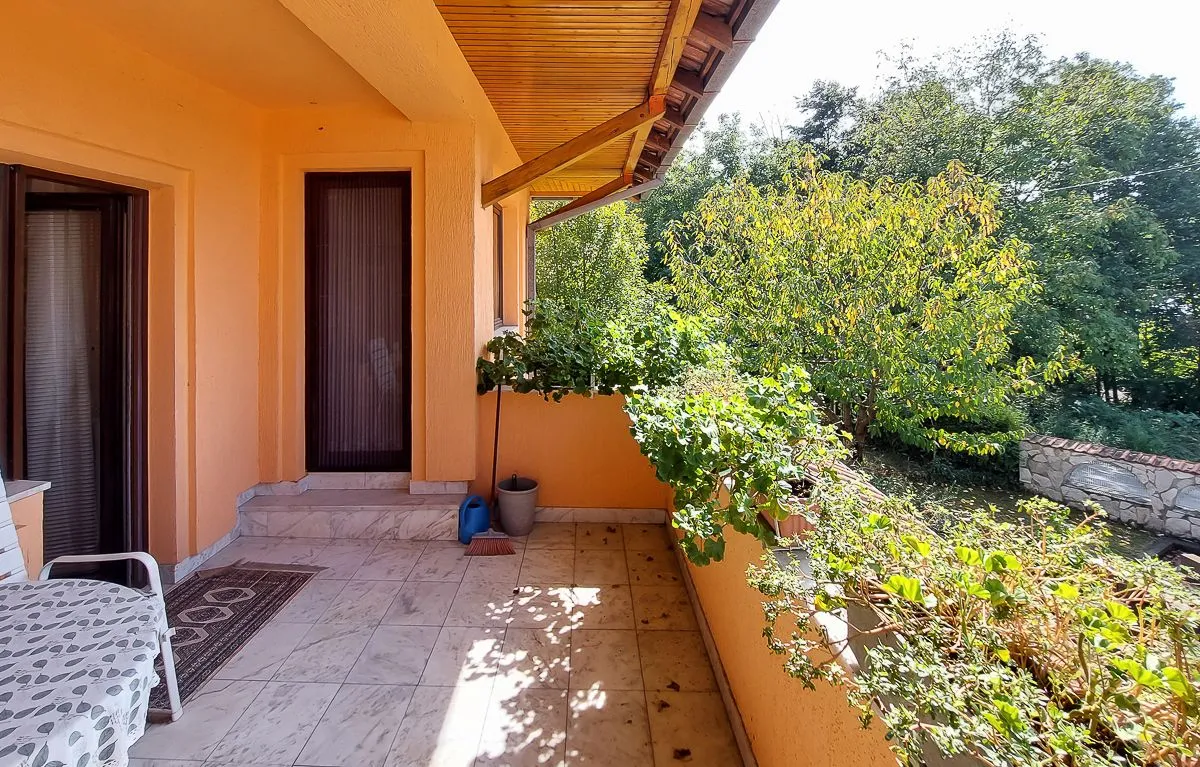 Prodaja, kuća, 295m², Sremčica, Beograd