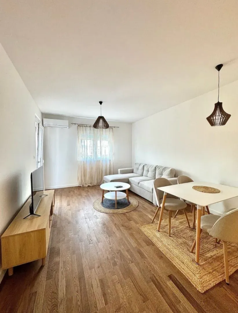Izdavanje, jednosoban stan, 45m², Stari Aerodrom, Podgorica