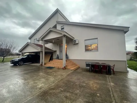 Izdavanje, kuća, 400m², Donja Gorica, Podgorica - image 2