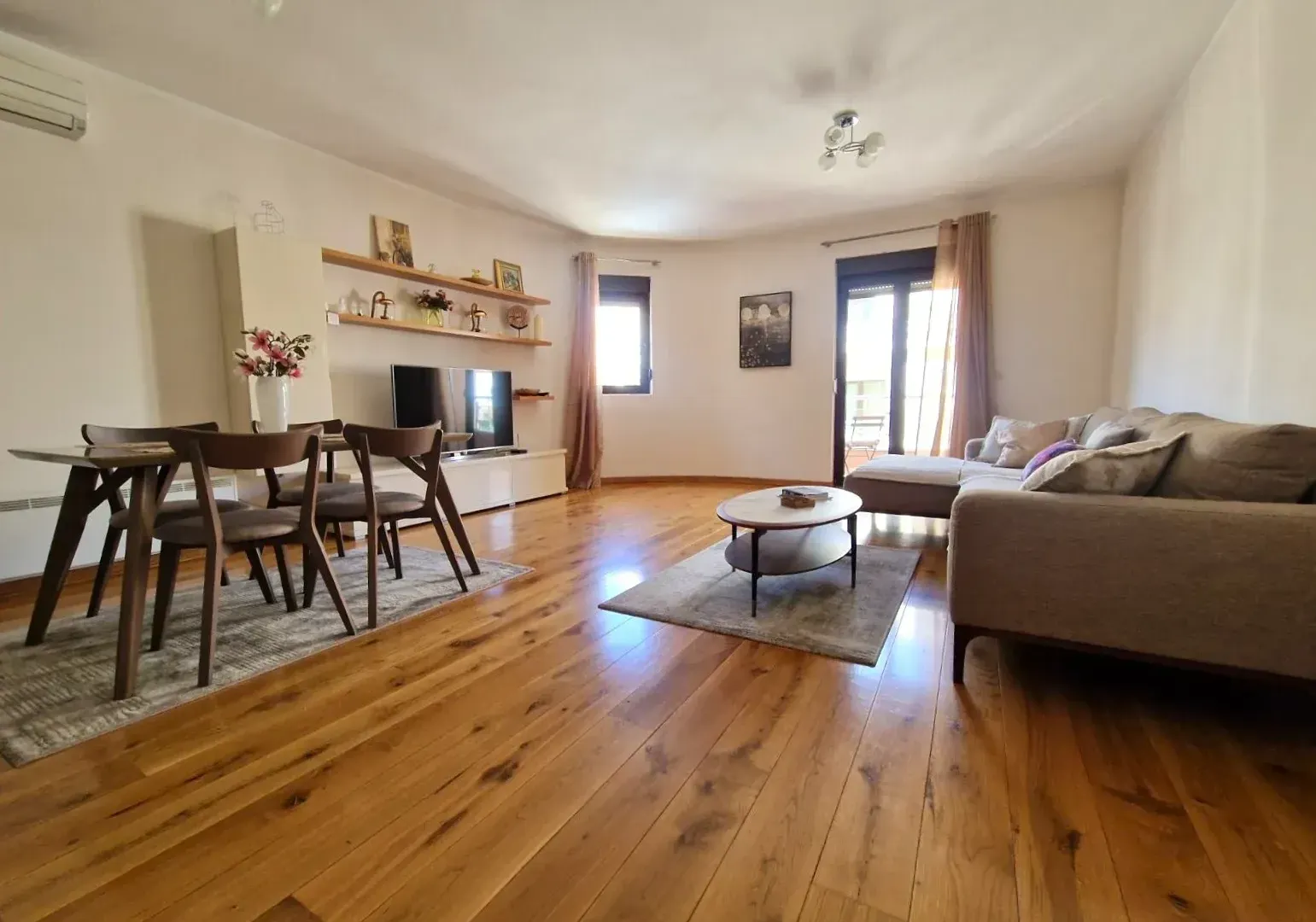 Rent, apartment, 100m², Tivat, Crna Gora