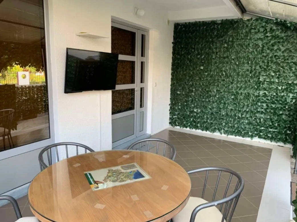 Izdavanje, dvosoban stan, 55m², Mrčevac, Tivat