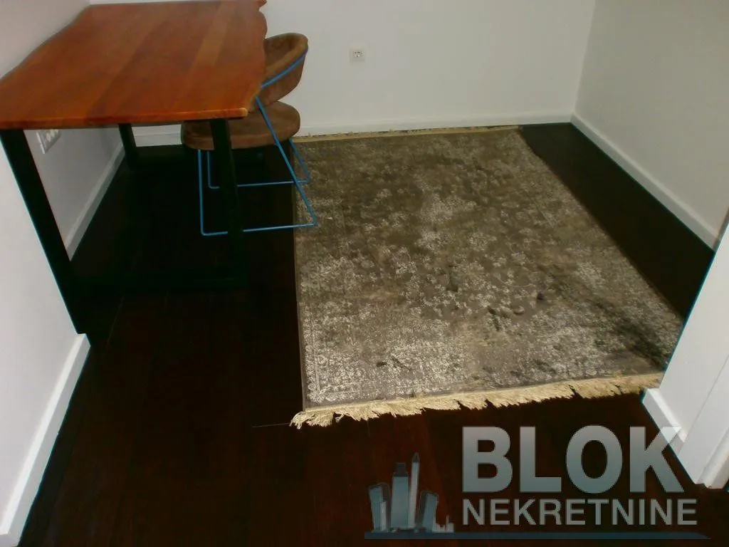 Izdavanje, četvorosoban stan, 150m², Preko Morače, Podgorica