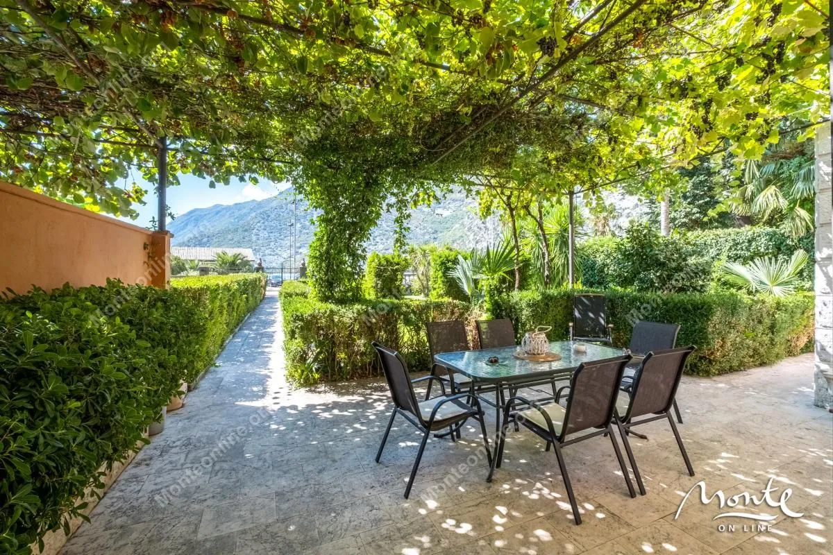Sale, house, 112m², Risan, Kotor