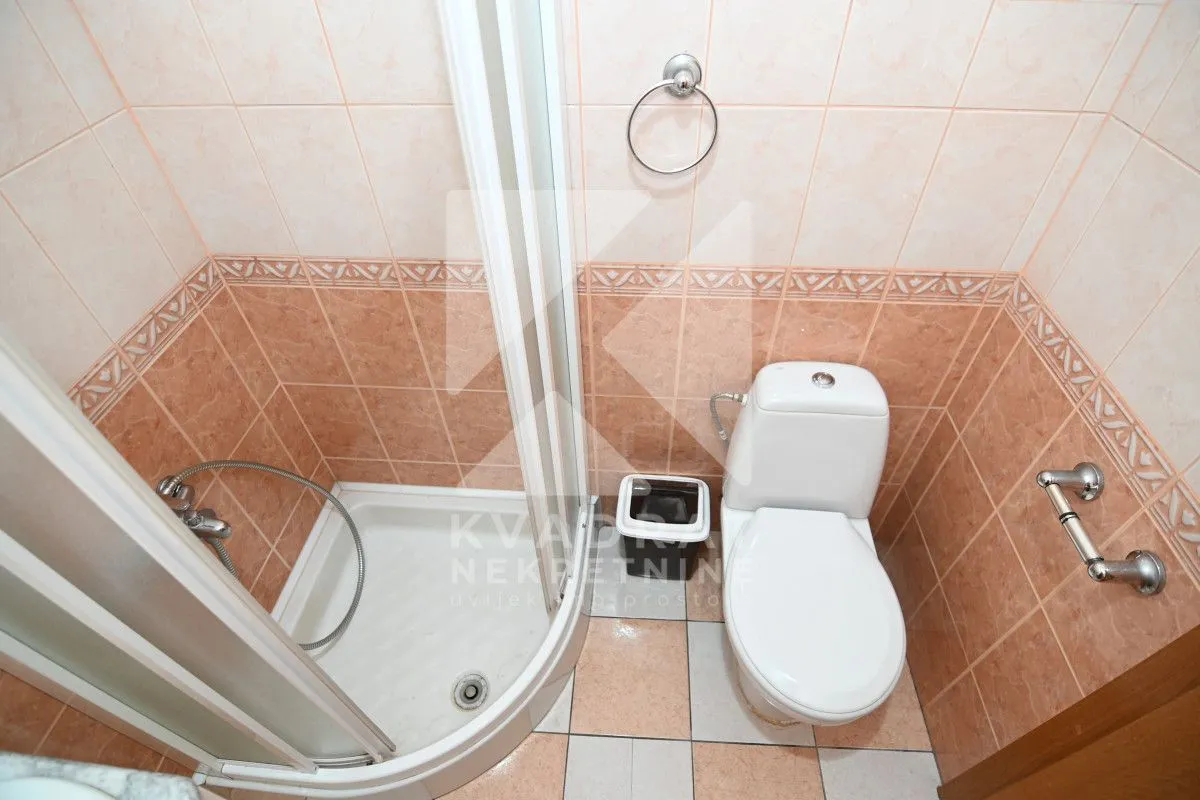 Rent, house, 400m², Zlatica, Podgorica