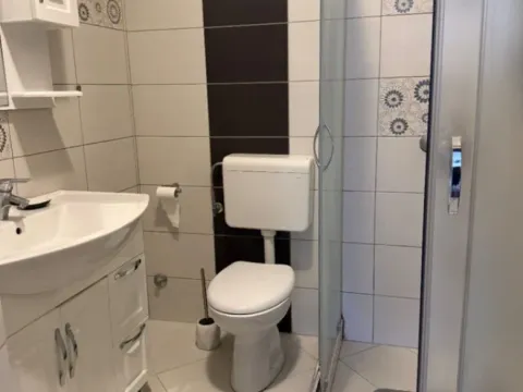 Izdavanje, jednosoban stan, 52m², Dalmatinska ulica, Podgorica - image 4