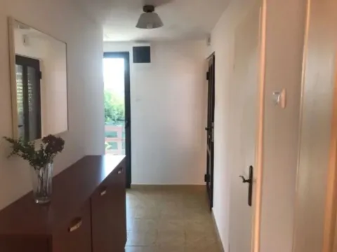 Izdavanje, jednosoban stan, 40m², Tološi, Podgorica - image 12