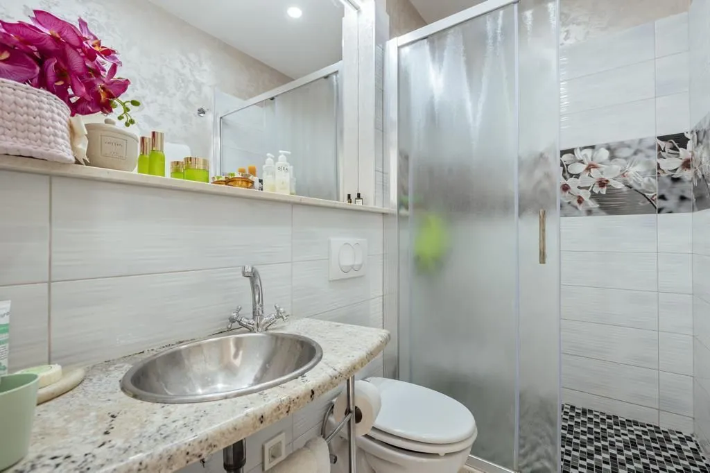 Izdavanje, trosoban stan, 200m², Herceg Novi, Crna Gora