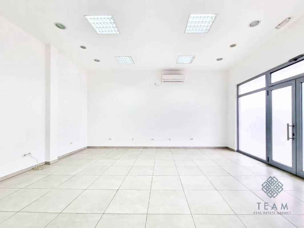 Izdavanje, poslovni prostor, 180m², Tološka šuma, Podgorica