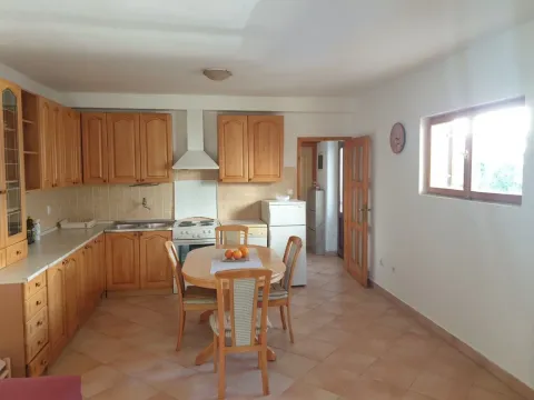 Izdavanje, jednosoban stan, 50m², Seljanovo, Tivat - image 3