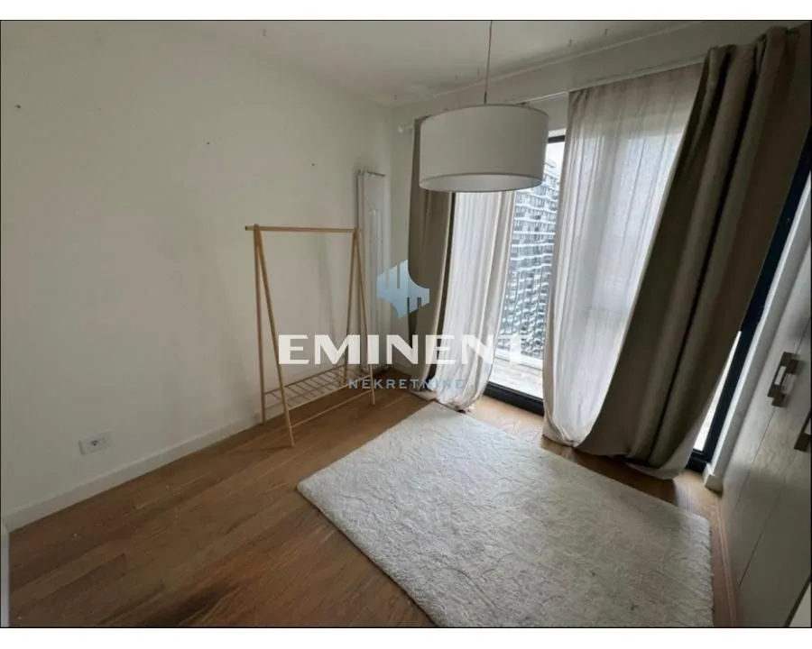 Izdavanje, trosoban stan, 80m², Savski Venac, Beograd