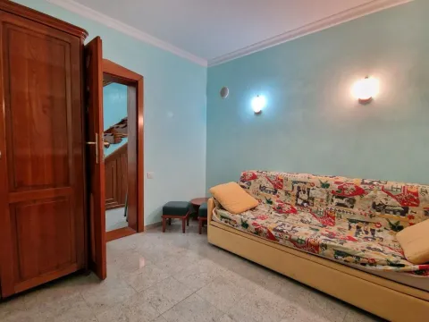 Rent, three bedroom apartment, 100m², Budva, Crna Gora - image 13