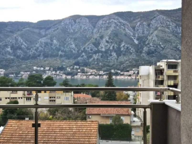 Prodaja, trosoban stan, 100m², Dobrota, Kotor