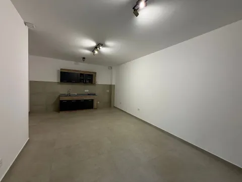 Izdavanje, poslovni prostor, 55m², Crveni Krst, Beograd - image 7