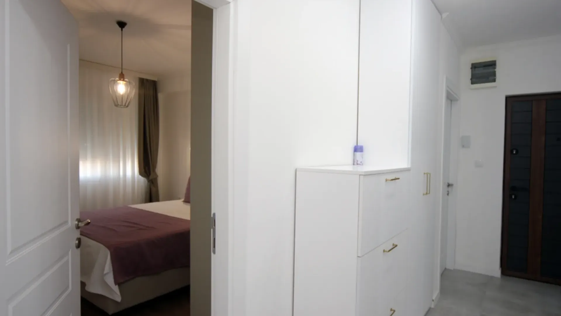Izdavanje, dvosoban stan, 73m², Centar, Tivat