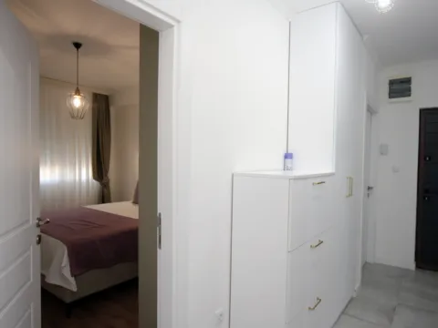 Izdavanje, dvosoban stan, 73m², Centar, Tivat - image 3