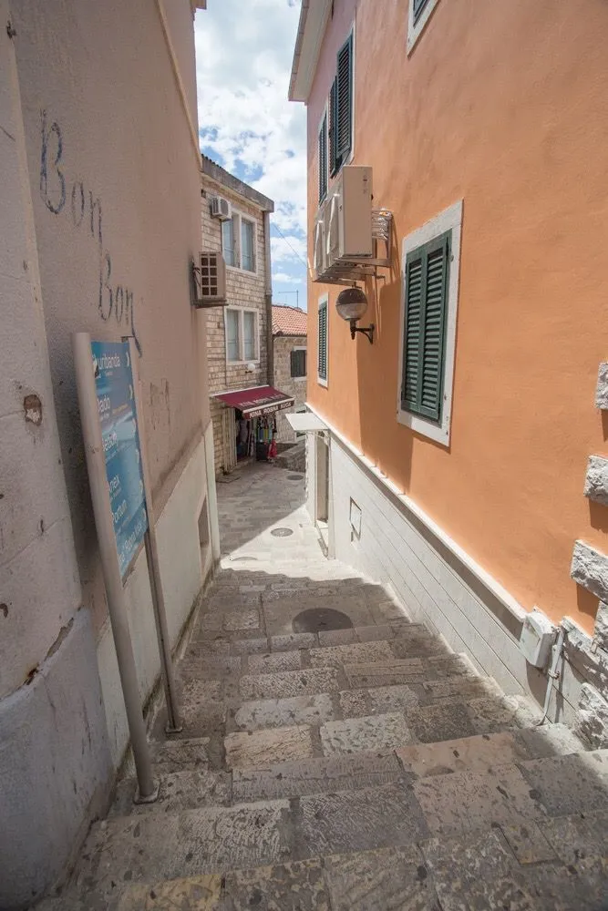 Rent, office space, 102m², Stari Grad, Herceg Novi