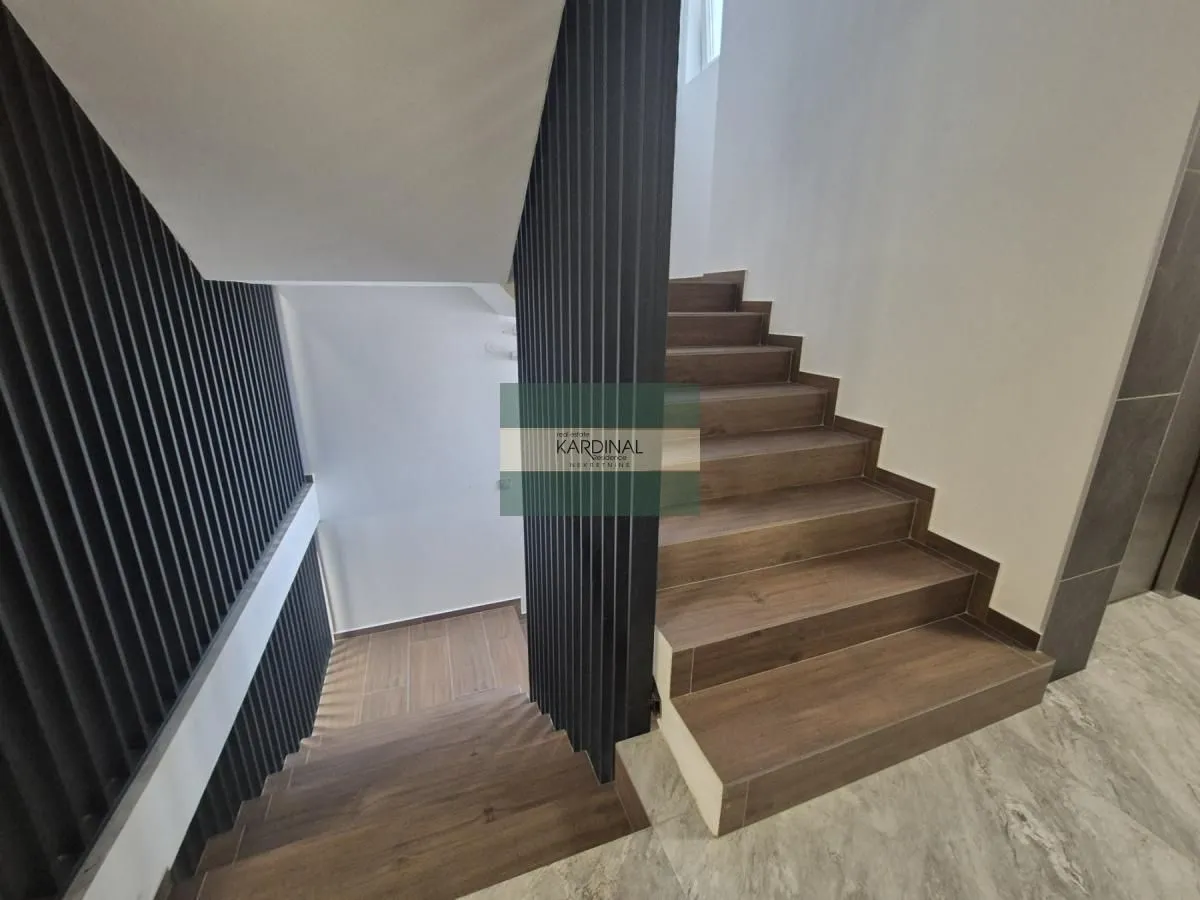 Prodaja, trosoban stan, 79m², Erdoglija, Kragujevac