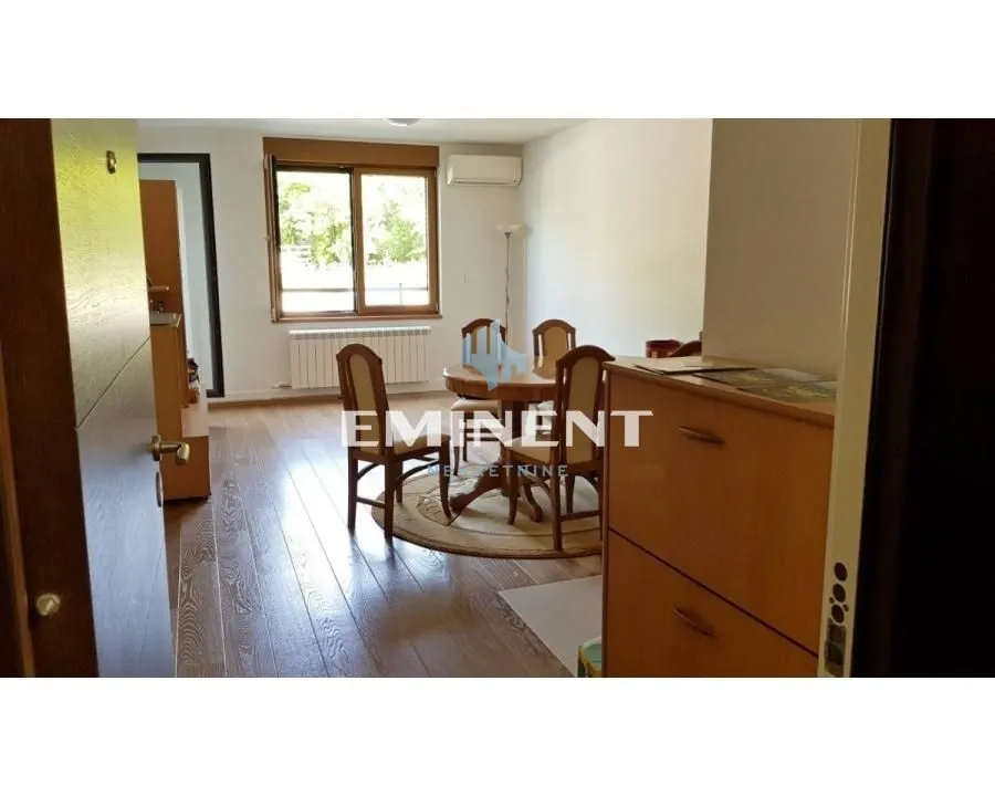 Izdavanje, dvosoban stan, 47m², Zemun Centar, Zemun Sve Podlokacije