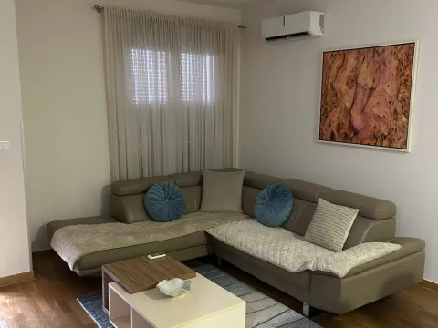 Izdavanje, dvosoban stan, 64m², City Kvart, Podgorica - image 2