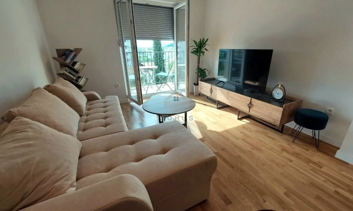 Izdavanje, jednosoban stan, 39m², Pobrežje, Podgorica