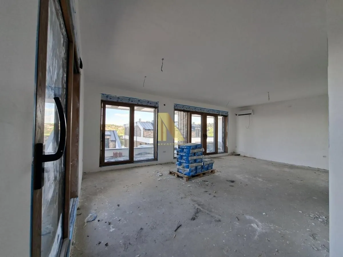 Prodaja, četvorosoban stan, 167m², Sremska Kamenica, Petrovaradin
