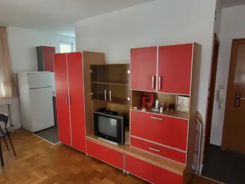 Rent, studio apartment, 27m², Grbavica, Novi Sad Sve Podlokacije