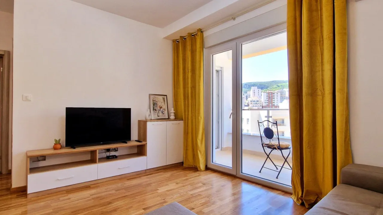 Rent, one bedroom apartment, 48m², Bečići, Budva