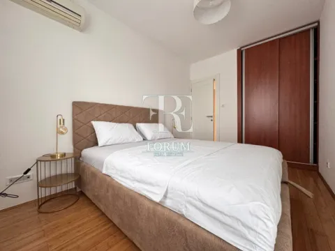 Izdavanje, trosoban stan, 85m², Krivi Most, Podgorica - image 8