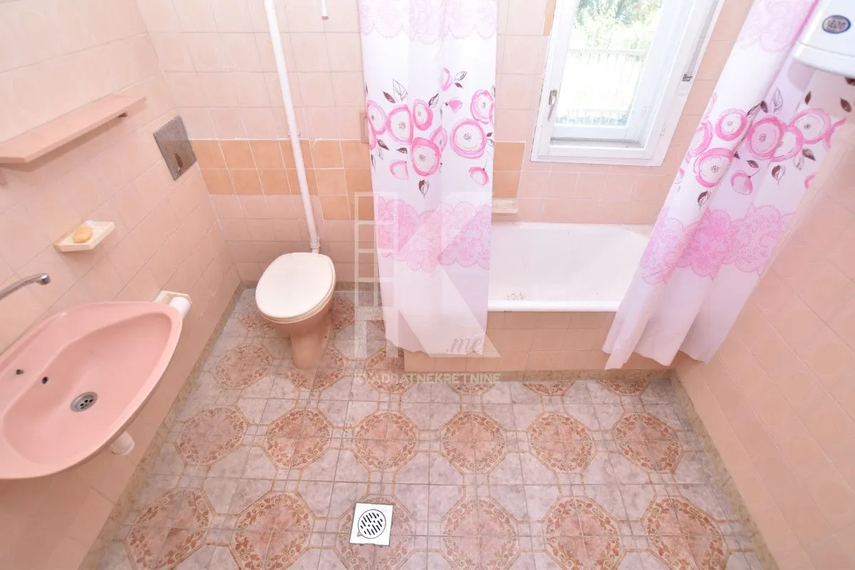 Sale, house, 240m², Dahna, Podgorica