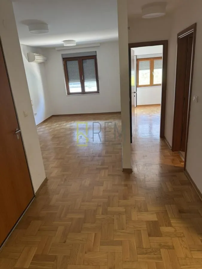 Prodaja, jednosoban stan, 49m², Tološka šuma, Podgorica