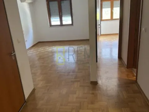 Prodaja, jednosoban stan, 49m², Tološka šuma, Podgorica - image 7