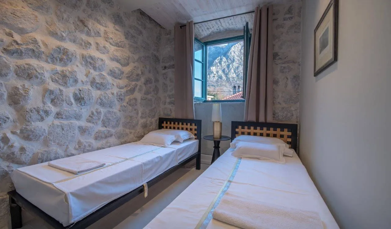 Sale, house, 320m², Risan, Kotor
