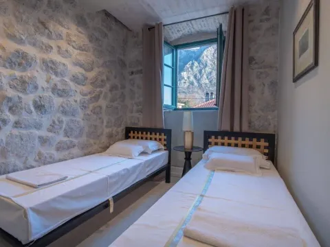 Prodaja, kuća, 320m², Risan, Kotor - image 14