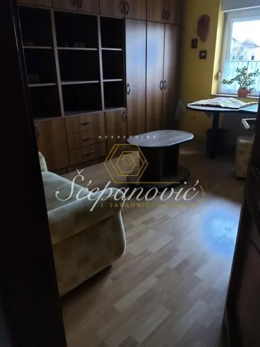 Prodaja, kuća, 360m², Veternik, Novi Sad Sve Podlokacije