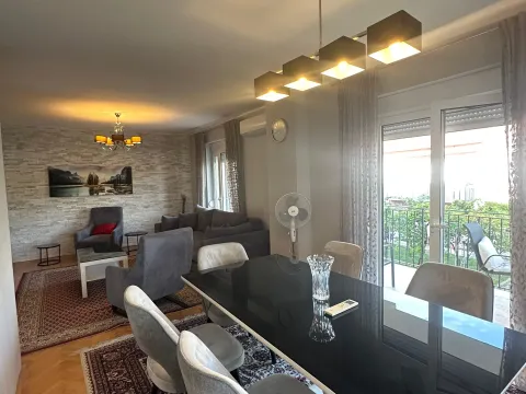 Izdavanje, dvosoban stan, 85m², Centar, Tivat - image 19