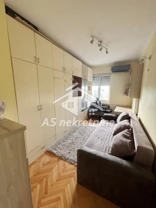 Izdavanje, četvorosoban stan, 86m², Savski Venac, Beograd
